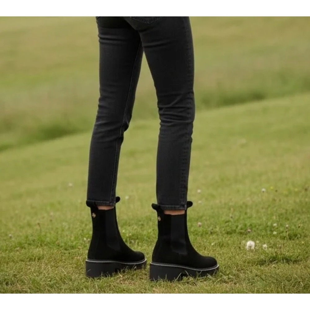 TORY BURCH Black Suede‎ Leather Chelsea Luxury Designer Boots Chunky Lug Sole 9M